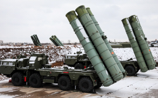 CRIMEA, RUSSIA - NOVEMBER 29, 2018: S-400 Triumf surface-to-air missile systems as an anti-aircraft military unit of the Russian Air Force and the Russian Southern Military District enters combat duty near the Crimean town of Dzhankoy twelve miles away from the Ukrainian border. Sergei Malgavko/TASS